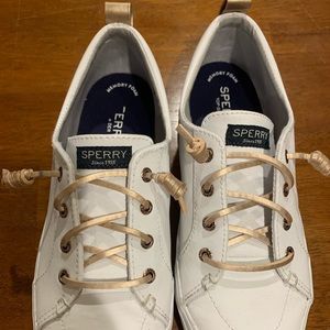 White & Gold Sperry sneakers! 👟🤍 size 8!
